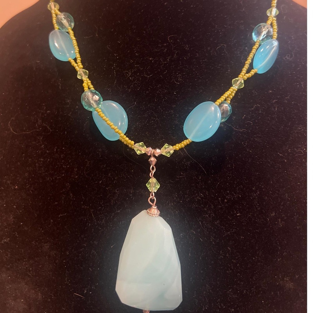 Vtg Style UV Reactive Blue Green Glass Beaded Pendant Necklace Made in USA 14-16
